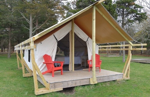 East Hampton Alquiler De RV | Double Queen-Vista de la bahía-Tienda de campaña-Baño compartido