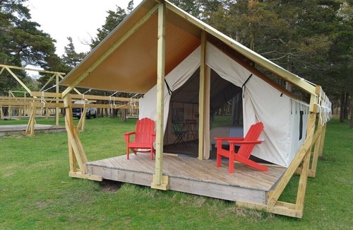 East Hampton Alquiler De RV | Double Queen-Vista de la bahía-Tienda de campaña-Baño compartido