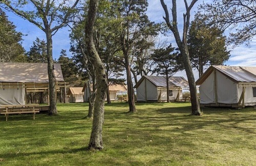 East Hampton Alquiler De RV | Double Queen-Vista de la bahía-Tienda de campaña-Baño compartido