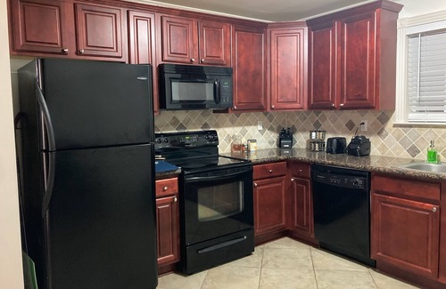 Metairie Condominio | SAFE & CENTRALLY LOCATED 2Bed/1Ba 9 mins to Hospitals/French Quarter/Superdome