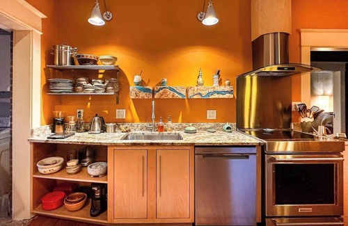 Roanoke Casa | Safe, Convenient 1BR Near Hospital, Greenway, Food