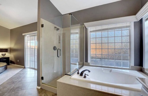 Canyon Gate Casa | Safe neighborhood private entrance Private bath RM