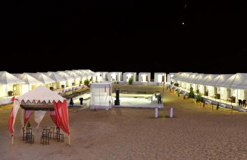 Amar Sagar Pol Complejo | Saffron Heritage Desert Camp