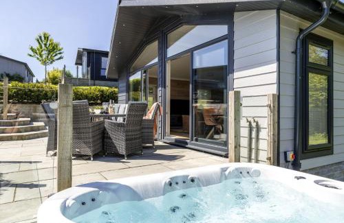 Lifton Casa | Saffron Lodge, 24 Roadford Lake Lodges