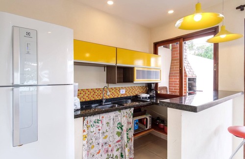 Jabaquara Casa | Safira House. Beautiful 3 suite house in front of the sea with private swimming pool and BBQ area