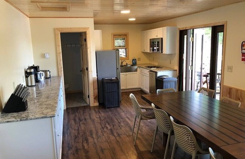 Grand Marais Cabina | ¡Nueva habitación Saganaga Lodge para 10!