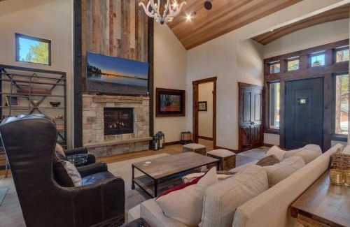 Truckee Casa | Sage Hen at Grays Crossing - Gorgeous 4BR 4BA Home w Private Hot Tub