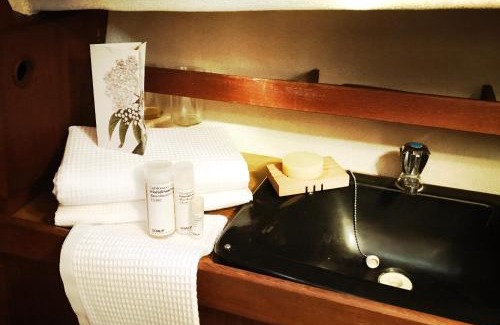 Minusio Alquiler De Eote | Sailboat, Do-Minus Design Retreat & SPA