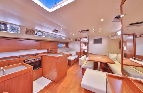 Kas Alquiler De Eote | Vacaciones en velero en un Beneteau Oceanis 48 a lo largo del mar Mediterráneo en Kas,