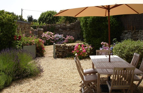 Saint-Pierre-Quiberon Casa | San Pedro Quiberon: El campo junto al mar. Pequeña casa de campo de piedra.