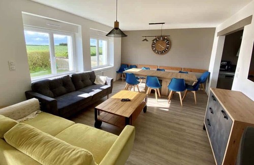Saint-Pol-de-Leon Casa | Saint-Pol family house garden equipped for 12