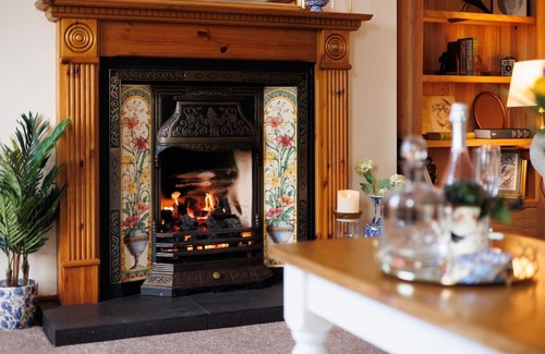 Saintfield Casa | Saintfield Centre - Sleeps 8 - Garage & patio