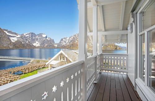 Hamnøya Casa | Sakrisøy Gjestegård - Manor House in Sakrisøy - Solbakken anno 1880