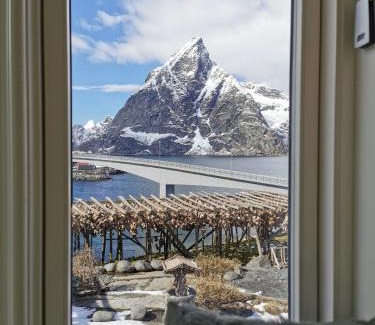 Hamnøya Casa | Sakrisøy Gjestegård - Manor House in Sakrisøy - Solbakken anno 1880