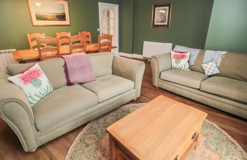 Norham Cabaña | SALMON COTTAGE, pet friendly, character holiday cottage in Norham