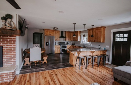 Salmon Otro | Salmon Gathering Place sleeps 35 + perfect for reunions.retreats.events