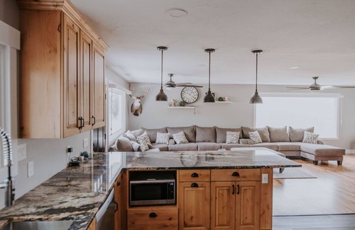 Salmon Otro | Salmon Gathering Place sleeps 35 + perfect for reunions.retreats.events