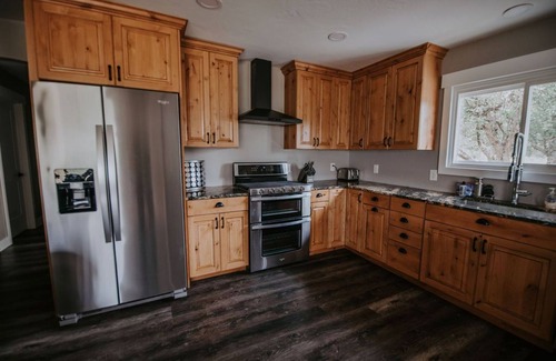 Salmon Otro | Salmon Gathering Place sleeps 35 + perfect for reunions.retreats.events