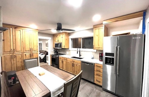 Salmon Casa | Salmon Goldbug Cottage, hot tub sleeps 8