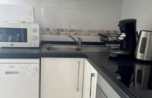 Centro de Salou Apartamento | El centro de Salou ofrece magníficas vistas al mar, a la playa, a 100 m, 3ch 2 sb, 2 wc, estacionamiento, wifi gratuito.