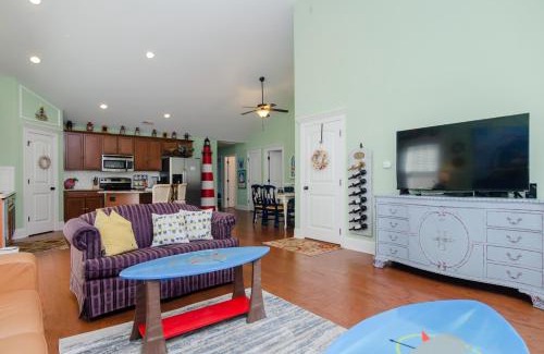 North Carolina Coast Casa | Salt Air Cottage by Bryant Real Estate