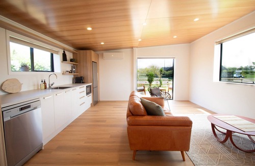 Wainui Casa | Salt Guesthouse-relax & unwind in this beautiful space. Rural feel, ocean close.