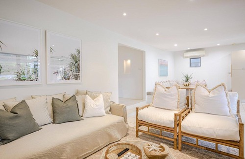Bateau Bay Casa | Salt House - Escape and immerse amongst a beautiful oasis called Salt House.