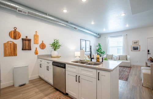 Poplar Grove Villa | Downtown Retreat + Rooftop Hot Tub + Near Ski Resorts