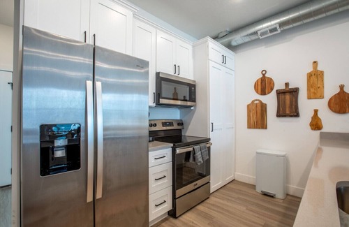 Poplar Grove Villa | Downtown Retreat + Rooftop Hot Tub + Near Ski Resorts