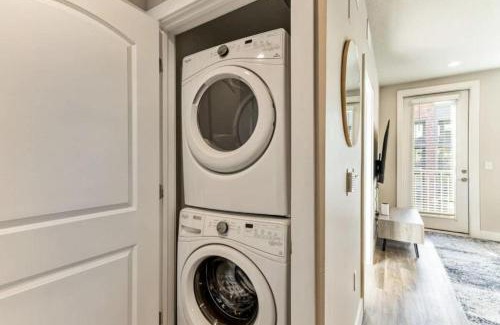 Downtown Salt Lake City Apartamento | Salt Palace and Delta Arena Gym King Bed Golf Simulator