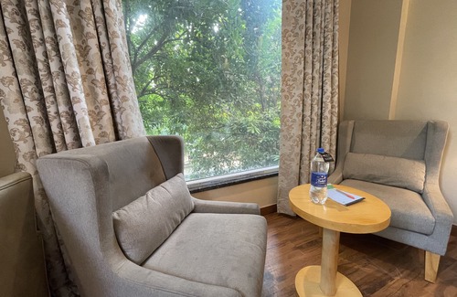 DLF Phase 5 Hotel | Saltstayz Select - Galleria Market & Golf Course Road