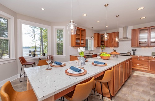 Halifax County Casa | 💥 Saltwater Pool, 8 Bedrms, Hot tub, Sunset Views, Main Lake Cove, Pets🥇