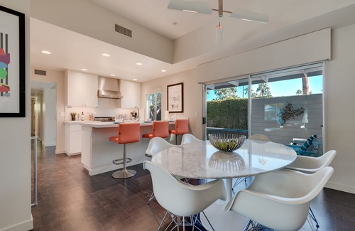 Palm Springs Casa | Piscina con centro de bronceado, spa, tres fogatas, ducha al aire libre, WiFi gratis