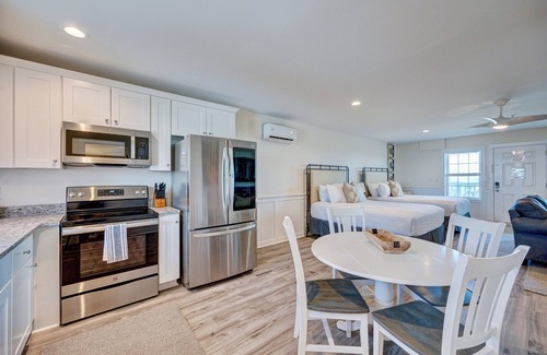 Surf City Apartamento | Saltwater Suites, 103 Queen Pet Friendly ADA 1st Floor