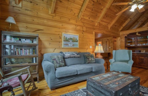 Lynn Casa | Saluda Cabin Home Amazing Mountain Views Pets Ok
