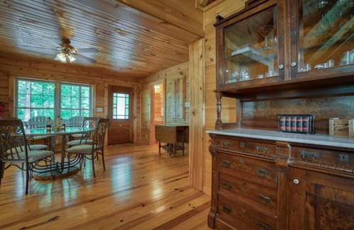 Lynn Casa | Saluda Cabin Home Amazing Mountain Views Pets Ok