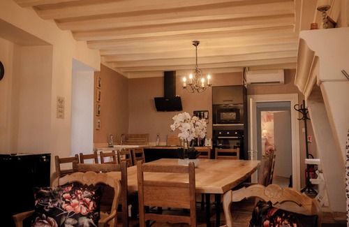 Saint-Saturnin-sur-Loire Casa | Salvador DALI double room in Château outbuilding overlooking the Loire River