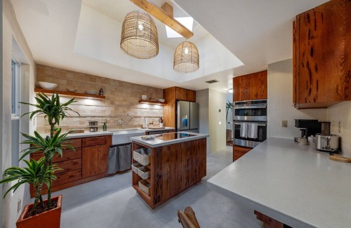Sam Hughes Casa | Sam Hughes / Completely Remodeled / 2 BR 1.5 BA