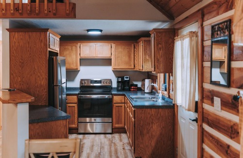 Laurelville Cabina | Sam's Creek Retreat w/ Hot Tub!