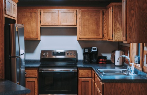 Laurelville Cabina | Sam's Creek Retreat w/ Hot Tub!