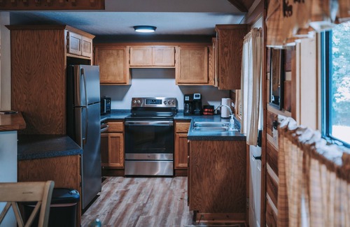 Laurelville Cabina | Sam's Creek Retreat w/ Hot Tub!