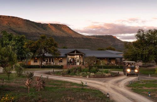 Blue Crane Route Cabina | Samara Karoo Reserve