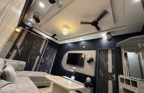 Karnal Apartamento | Sams Luxe Homestay