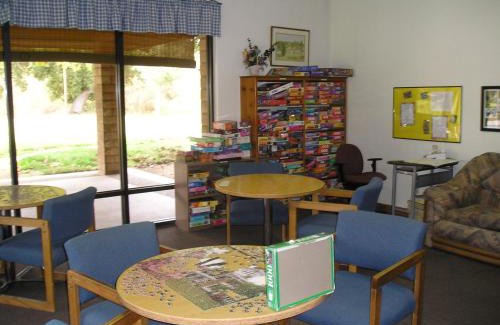 Paicines Complejo | San Benito Camping Resort One-Bedroom Cabin 3