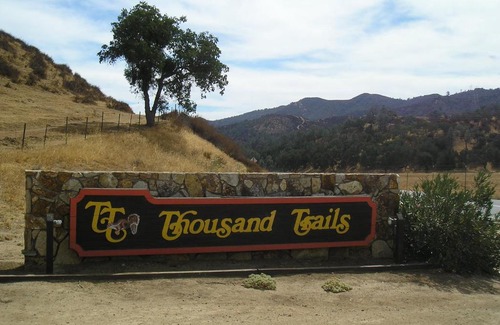 Paicines Complejo | San Benito Camping Resort One-Bedroom Cabin 9