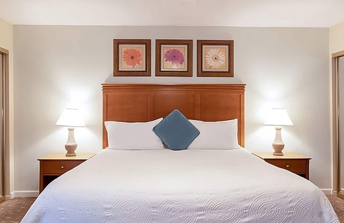 San Diego Country Estates Hotel | San Diego Country Retreat | Full Kitchen | Free Parking