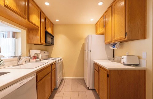 San Diego Country Estates Hotel | San Diego Country Retreat | Full Kitchen | Free Parking