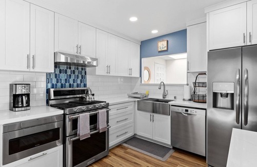 Serra Mesa Casa | San Diego Home close to all w/Pool and Hot tub!