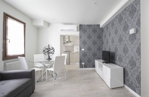 Castello Apartamento | San Marco Style Canal View Apt 1 by Wonderful Italy