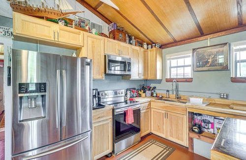 Martindale Casa | San Marcos River Hideaway w/ Game Room + Fire Pit